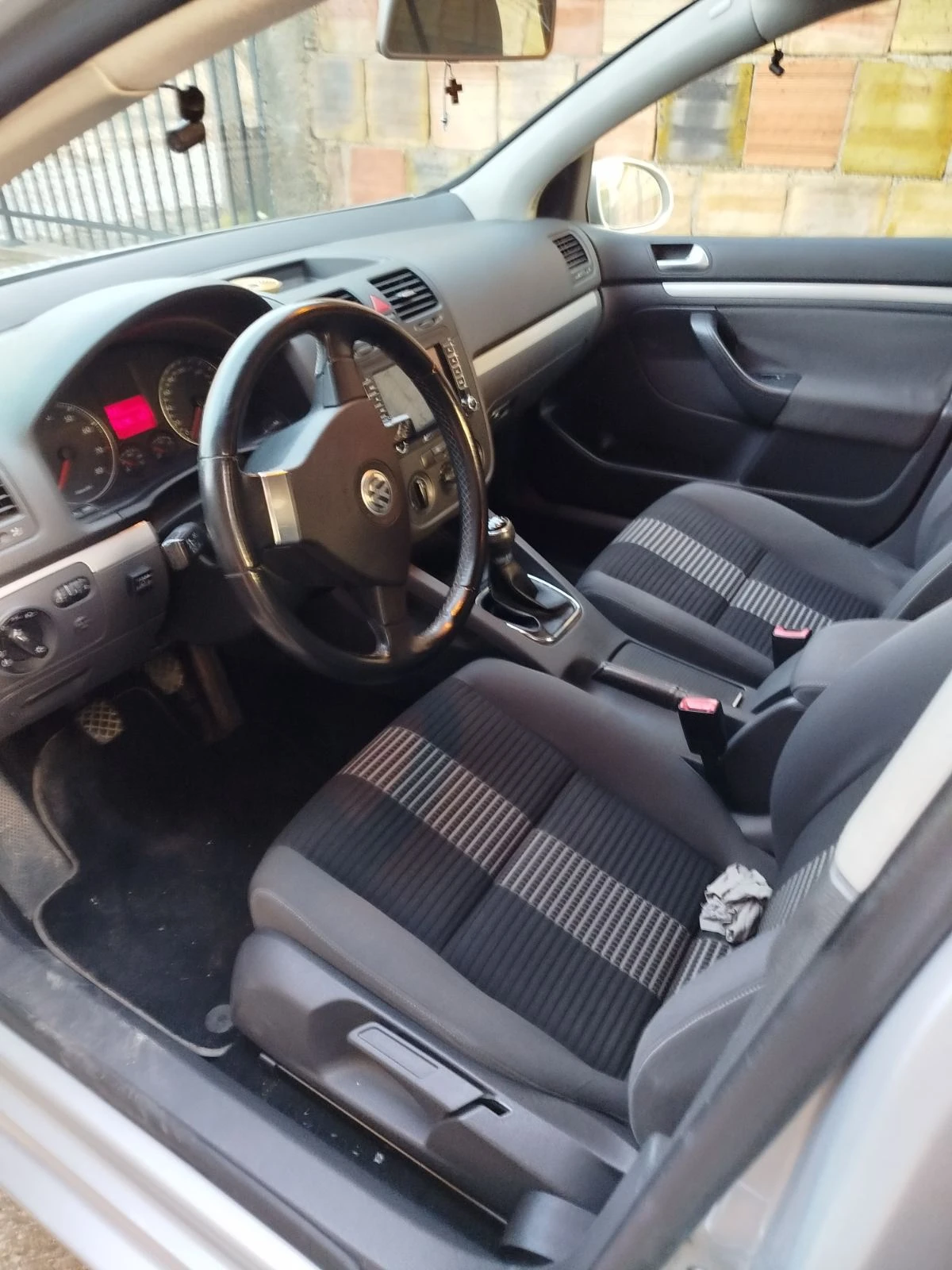 VW Golf 1.6, снимка 14 - Автомобили и джипове - 53807032