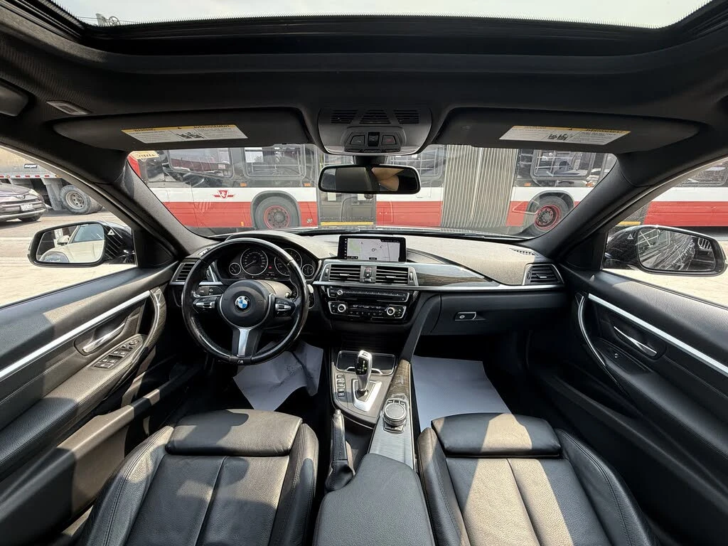 BMW 330 * М-Package* * HeadUp* AвтоКредит* (ЦЕНА ДО БГ) - изображение 7