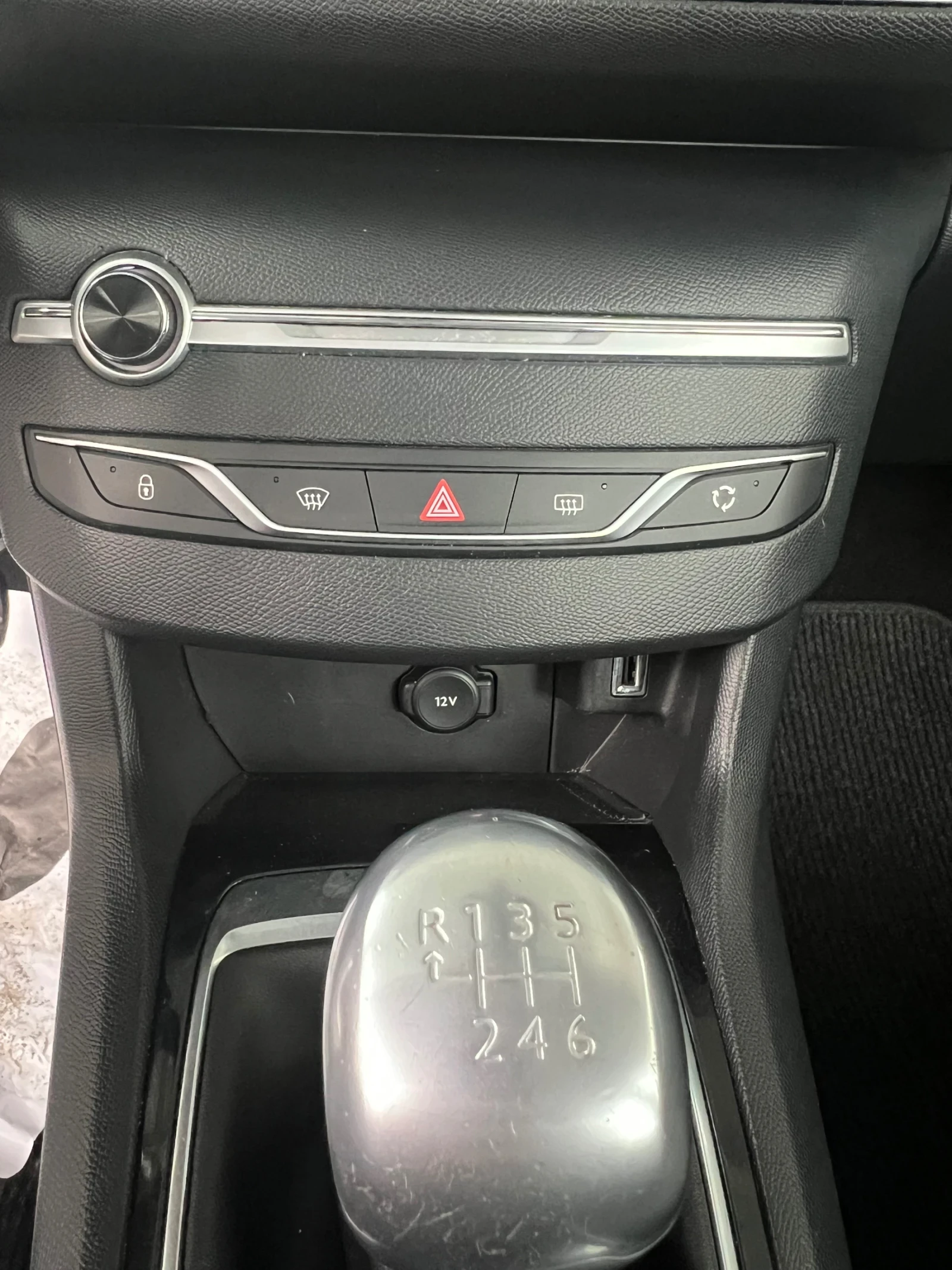 Peugeot 308 1.5, снимка 8 - Автомобили и джипове - 53958160