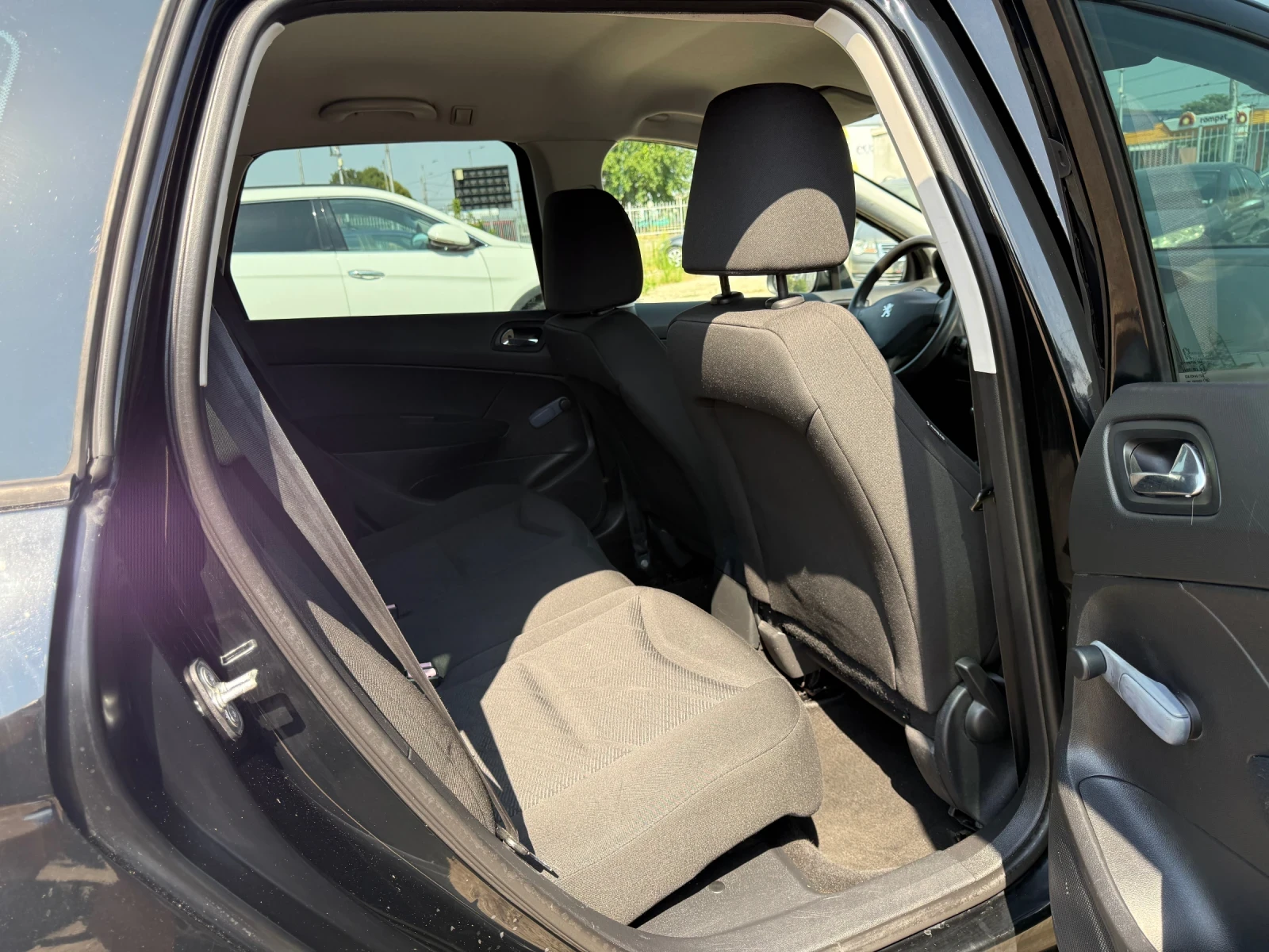 Peugeot 308 Лизинг* SW 1.6HDi Климатик, снимка 13 - Автомобили и джипове - 55643467