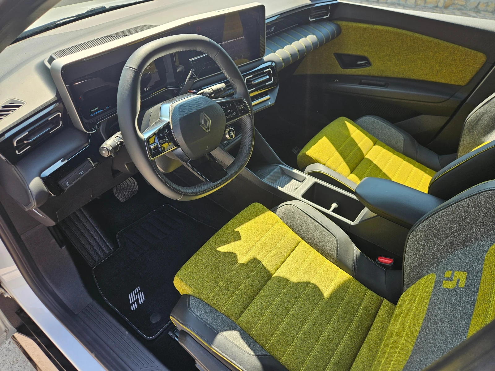 Renault 5 E - Tech 13000KM  !!!!!!, снимка 9 - Автомобили и джипове - 55749192
