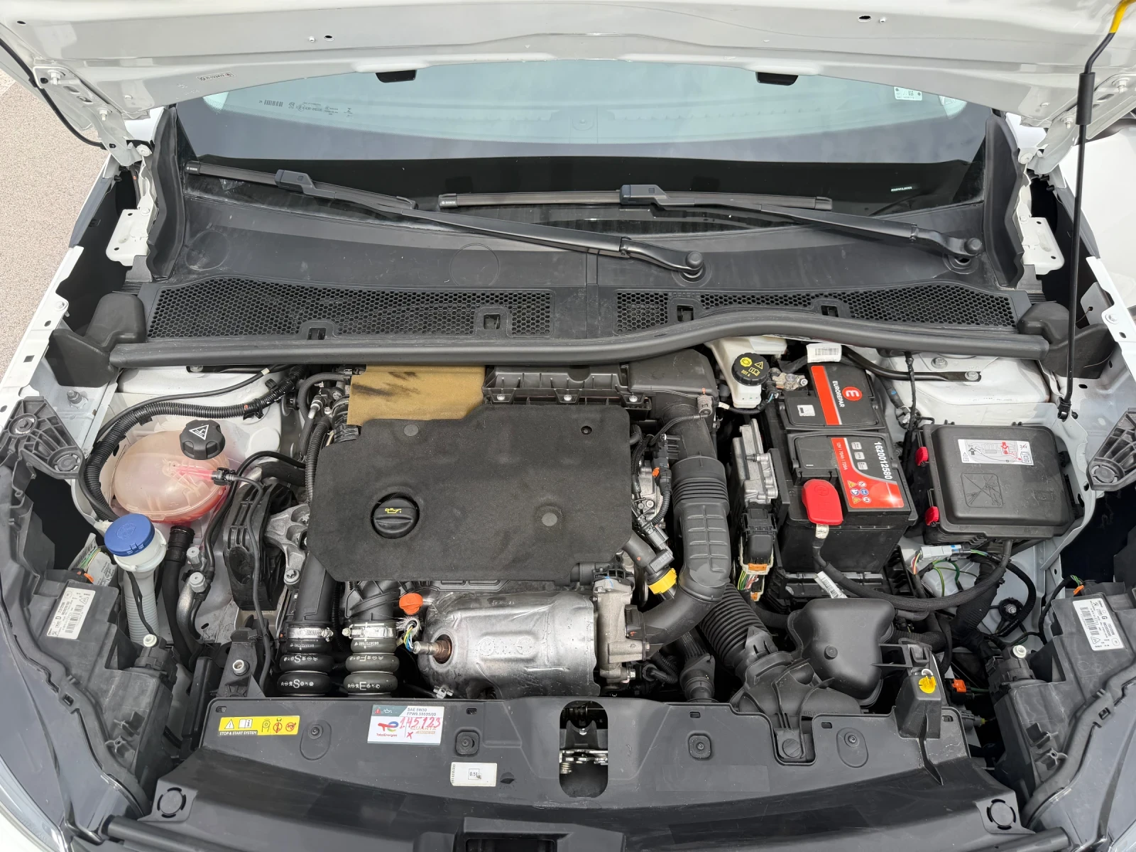 Peugeot 2008 1.5HDI* EURO6* ОБСЛУЖЕНА * ТОП СЪСТОЯНИЕ* , снимка 14 - Автомобили и джипове - 56063959