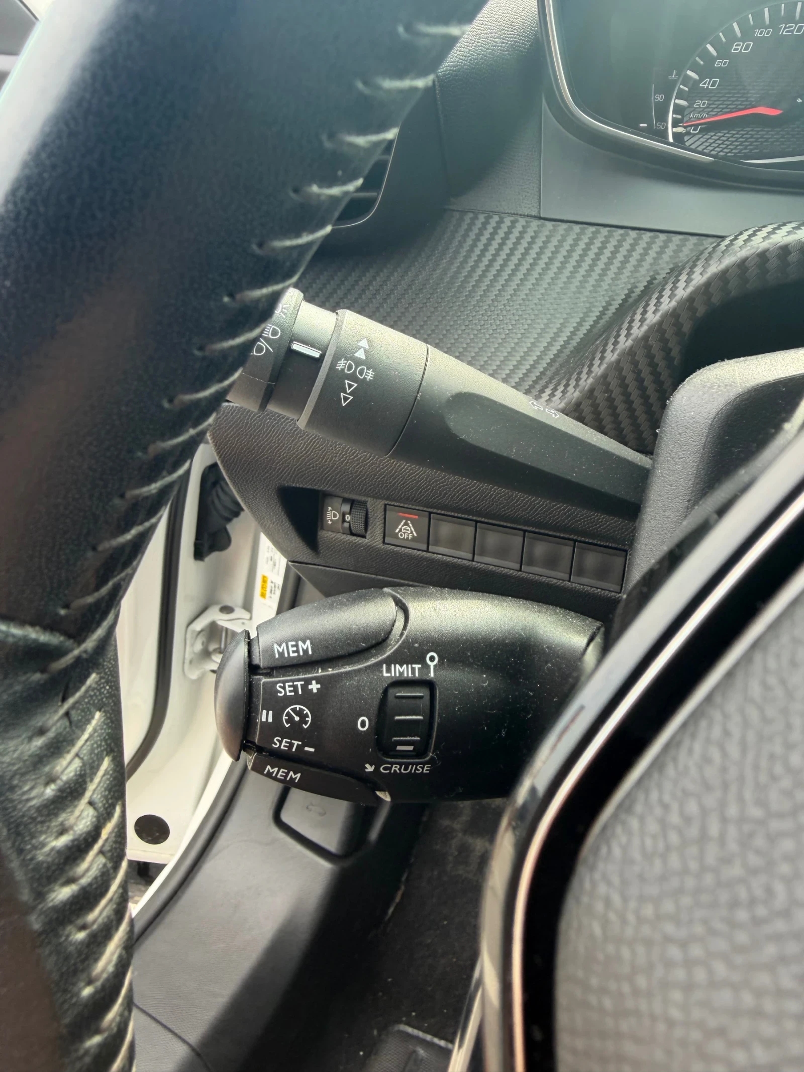 Peugeot 2008 1.5HDI* EURO6* ОБСЛУЖЕНА * ТОП СЪСТОЯНИЕ* , снимка 12 - Автомобили и джипове - 56063959