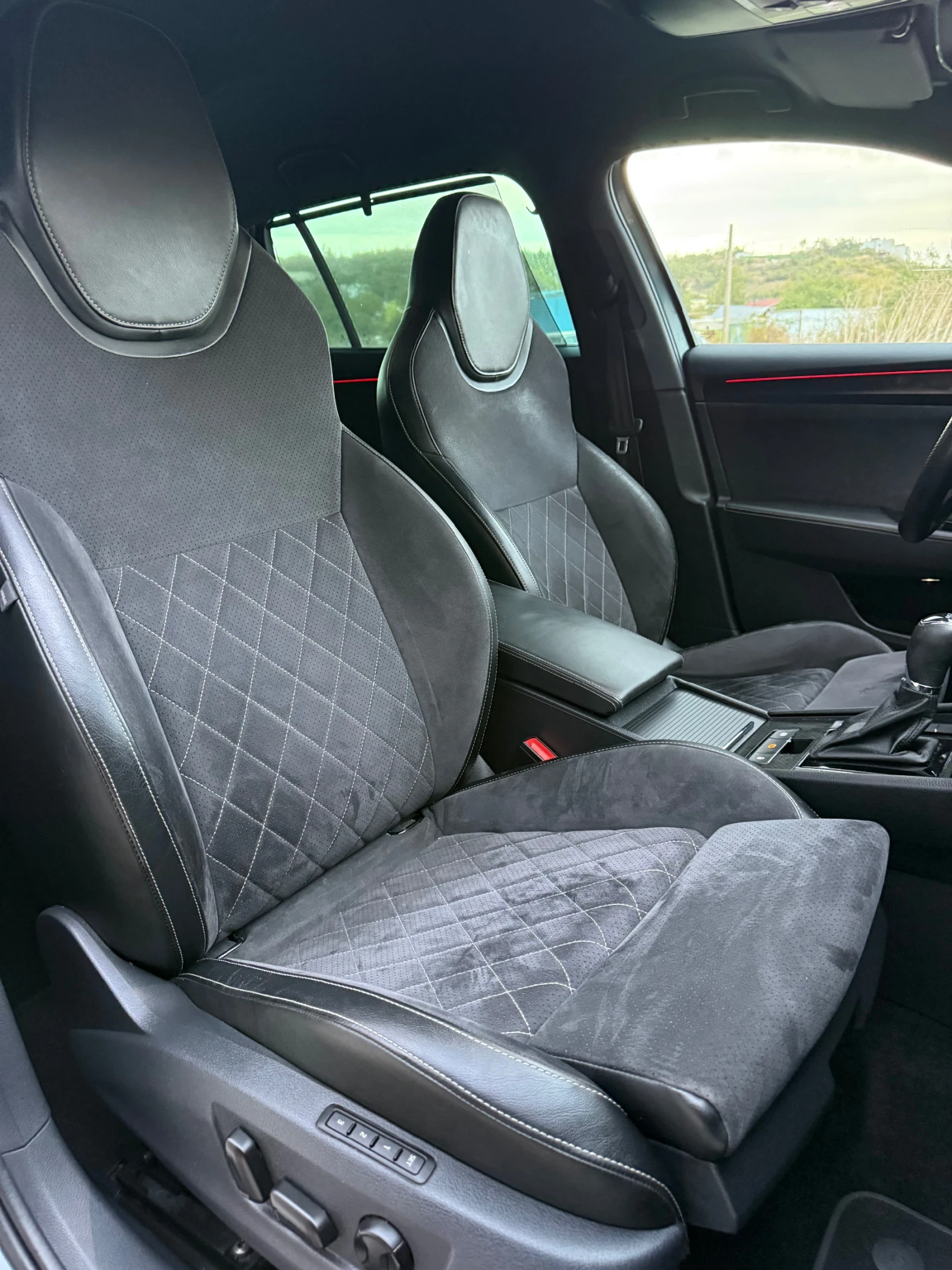Skoda Superb Sportline Facelift Digital, снимка 12 - Автомобили и джипове - 56260943