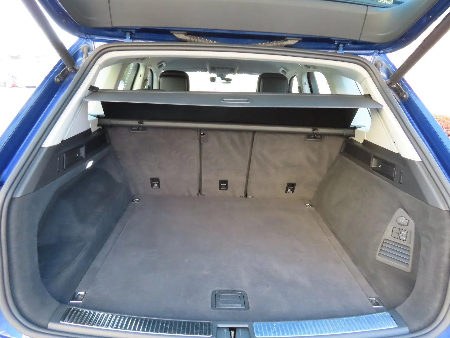 VW Touareg V6 TDI BMT 4MOTION - изображение 4