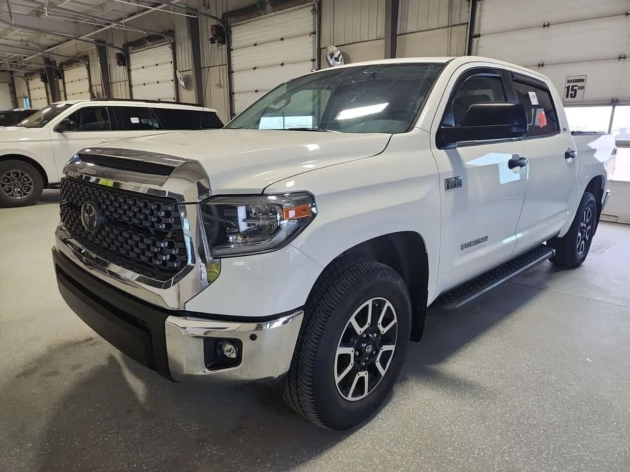 Toyota Tundra SR5 PLUS| PANORAMA| 2 ЧИФТА ГУМИ С ДЖАНТИ| CARFAX