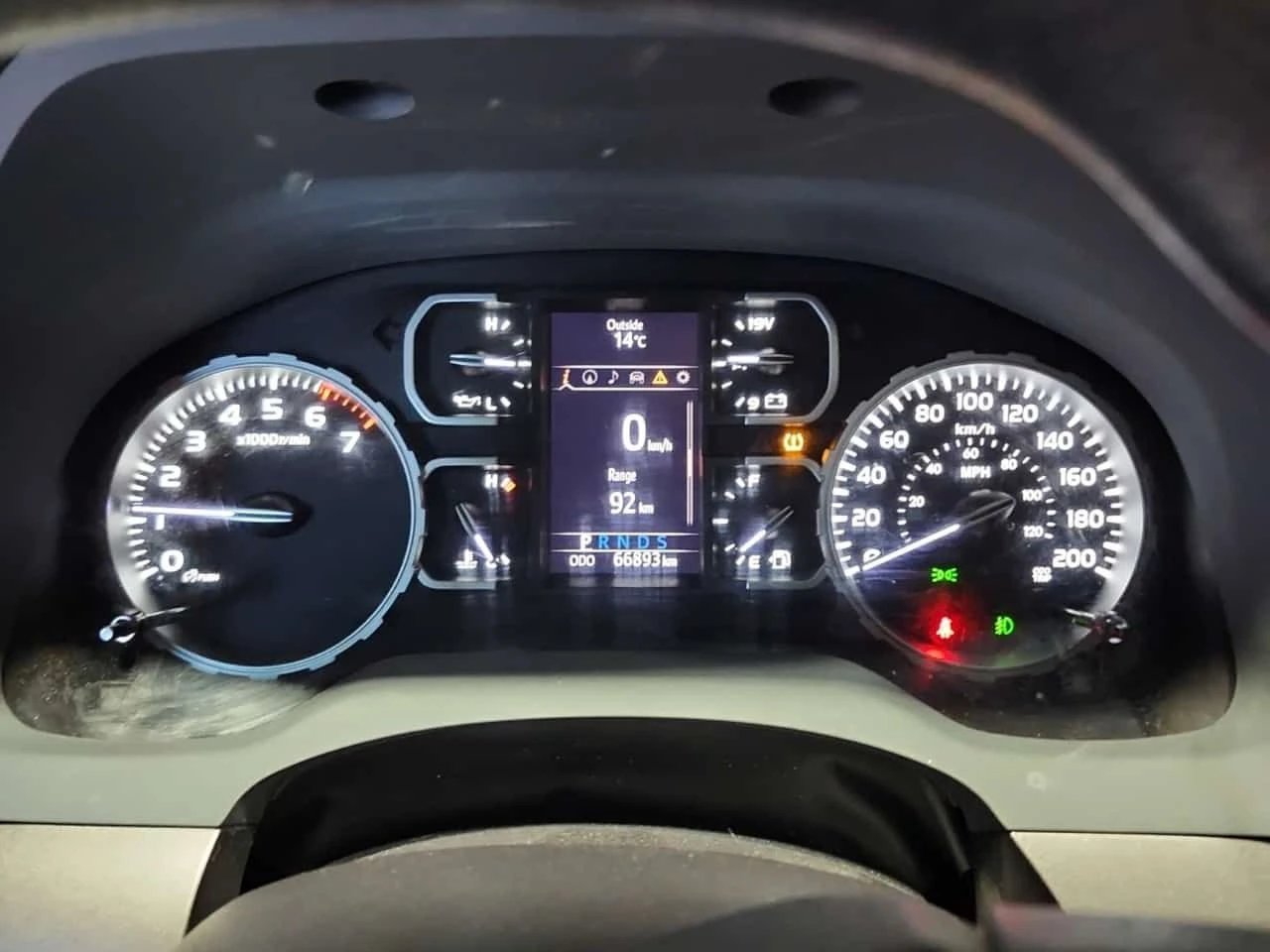 Toyota Tundra SR5 PLUS| PANORAMA| 2 ЧИФТА ГУМИ С ДЖАНТИ| CARFAX, снимка 9 - Автомобили и джипове - 54591591
