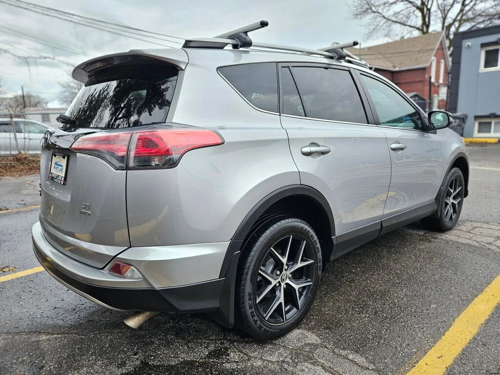 Toyota Rav4 SE AWD, снимка 5 - Автомобили и джипове - 54711788