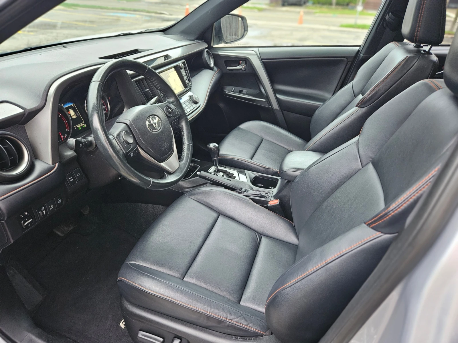 Toyota Rav4 SE AWD, снимка 9 - Автомобили и джипове - 54711788