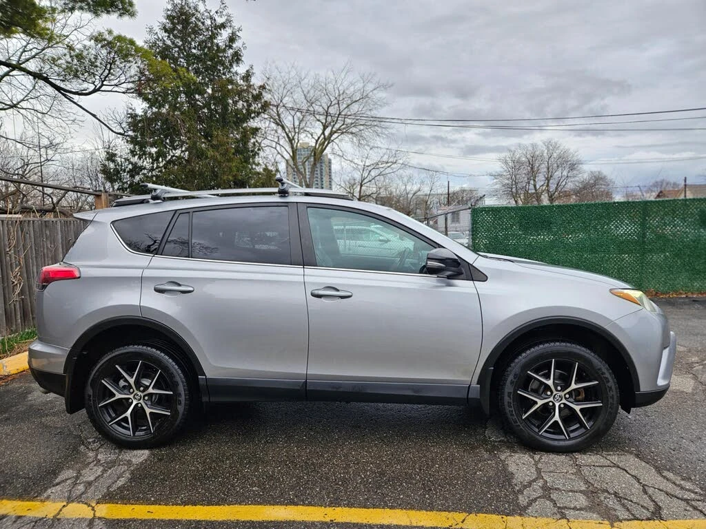 Toyota Rav4 SE AWD, снимка 8 - Автомобили и джипове - 54711788