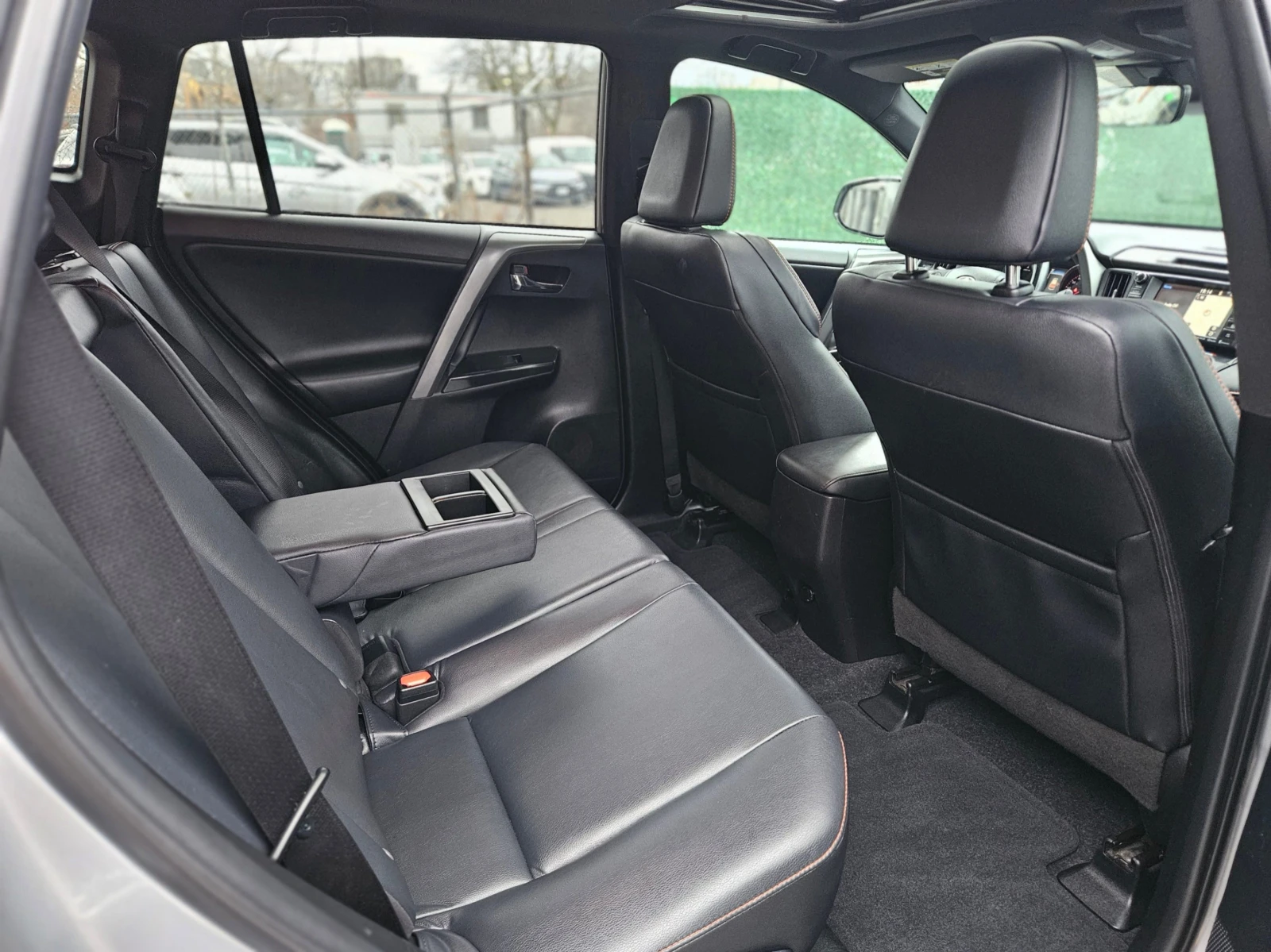 Toyota Rav4 SE AWD, снимка 13 - Автомобили и джипове - 54711788