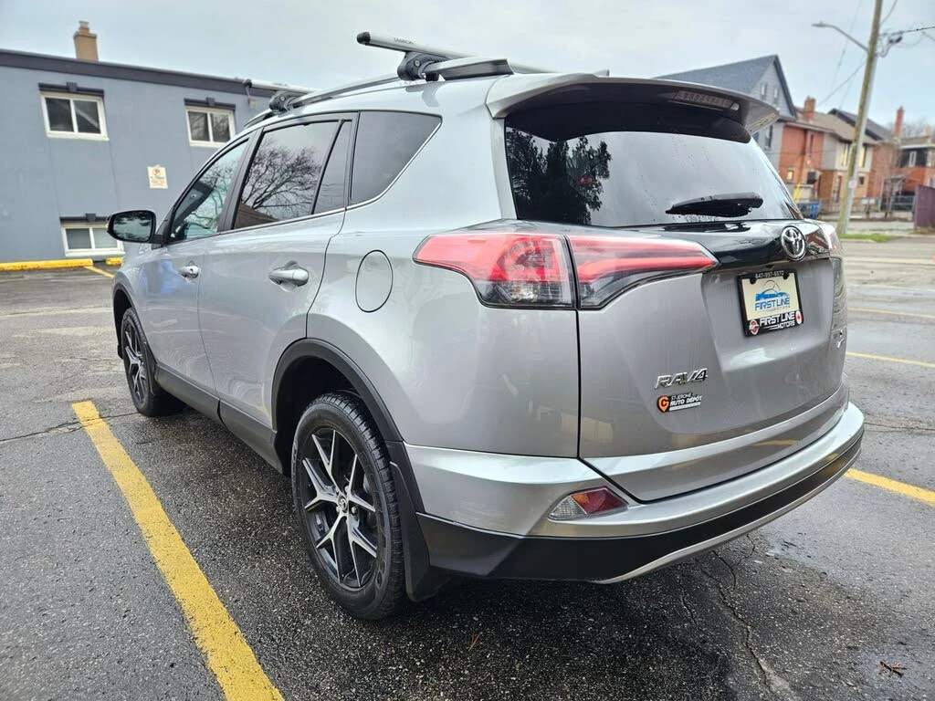 Toyota Rav4 SE AWD, снимка 4 - Автомобили и джипове - 54711788