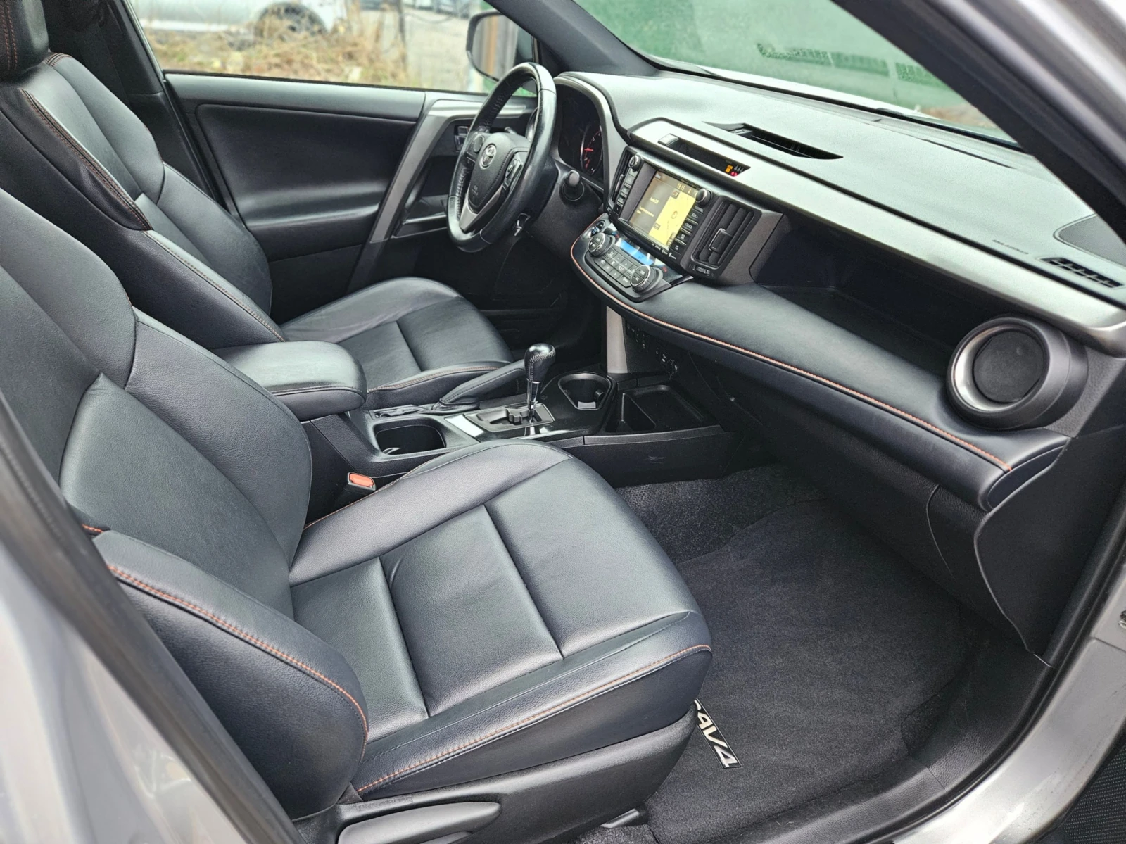 Toyota Rav4 SE AWD, снимка 10 - Автомобили и джипове - 54711788