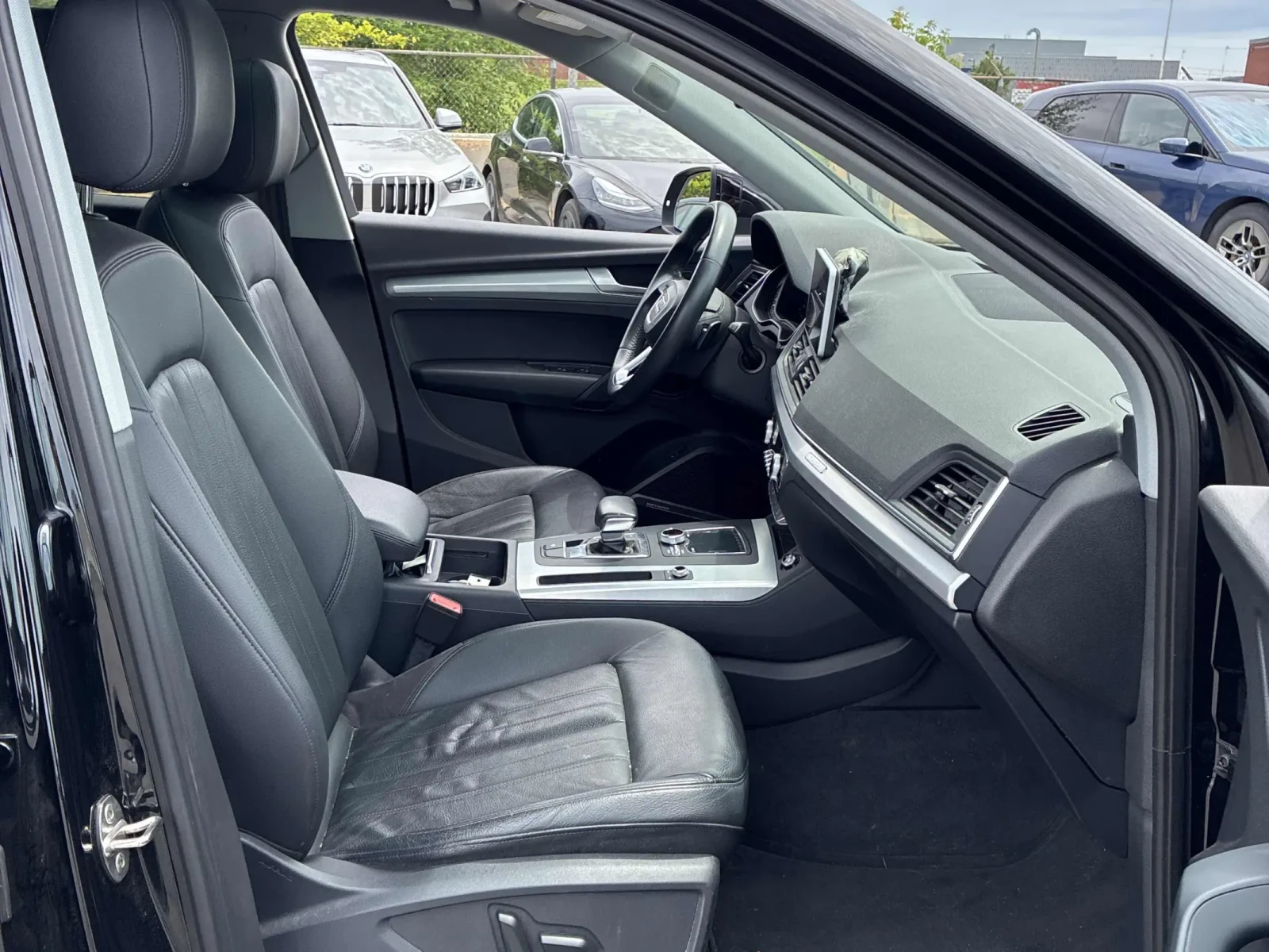 Audi Q5 Technik * Keyless * CARFAX * АВТО КРЕДИТ * , снимка 10 - Автомобили и джипове - 55064768