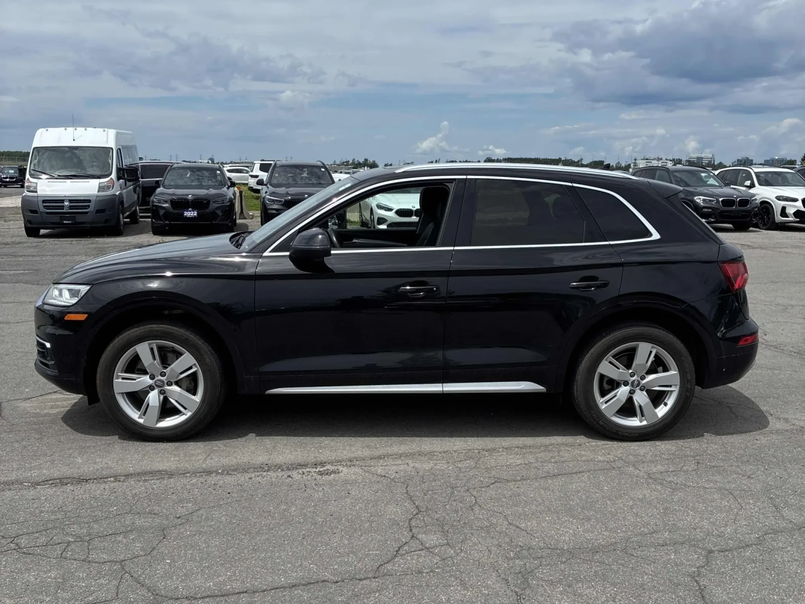 Audi Q5 Technik * Keyless * CARFAX * АВТО КРЕДИТ * , снимка 3 - Автомобили и джипове - 55064768