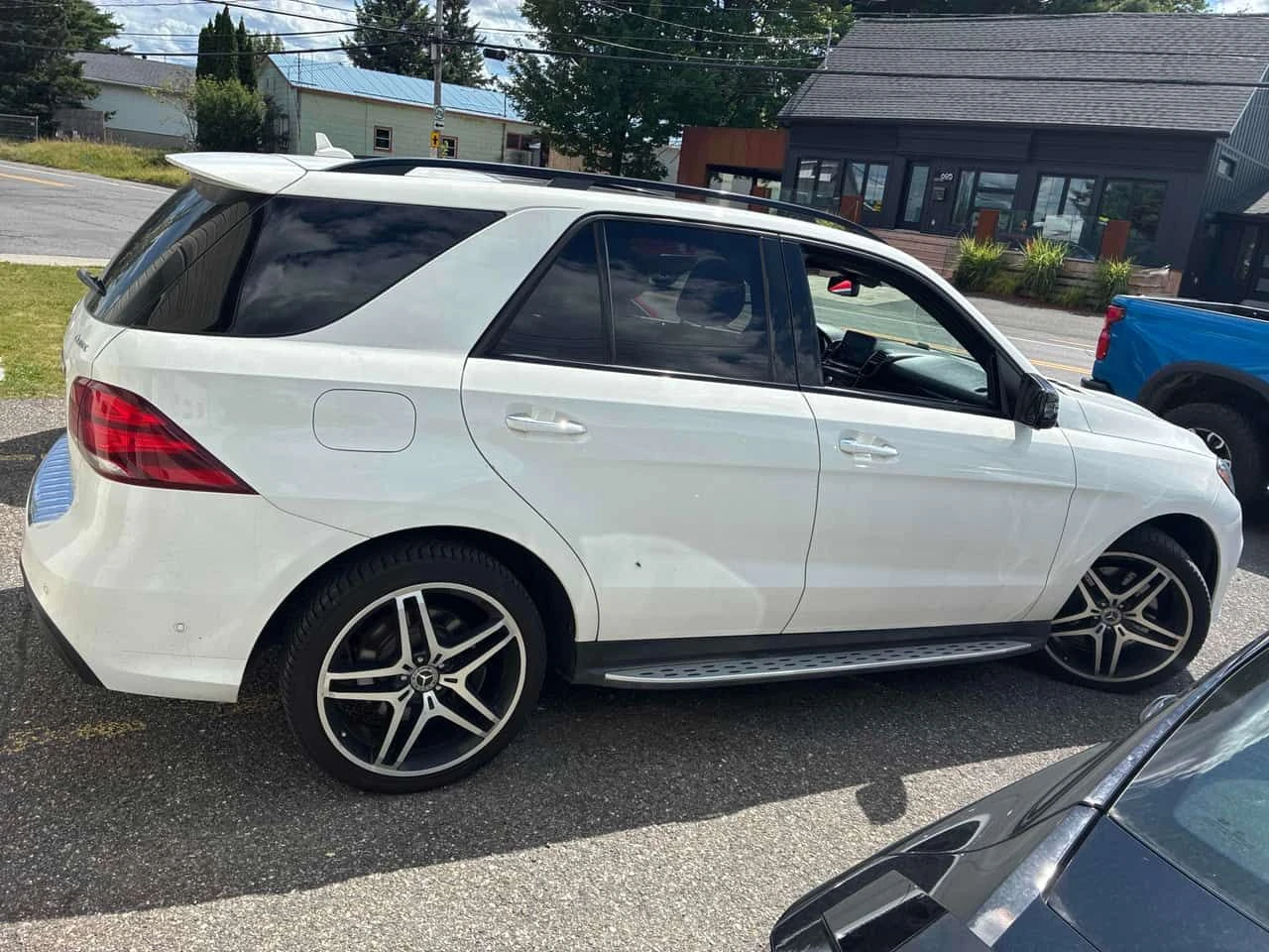 Mercedes-Benz GLE 400 4MATIC* DISTRONIC* 360КАМЕРИ* ПАНОРАМА* , снимка 3 - Автомобили и джипове - 55711357