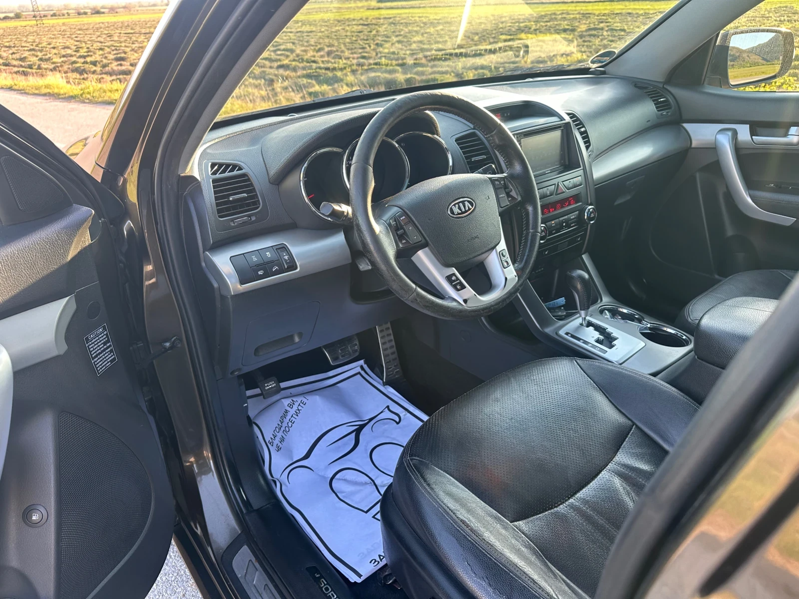 Kia Sorento 2.2 AUTO PANORAMA , снимка 8 - Автомобили и джипове - 56703316