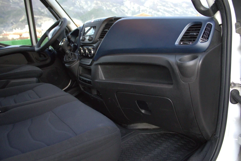 Iveco Daily 35S14* HI-MATIC* Климатроник* , снимка 13 - Бусове и автобуси - 52931349