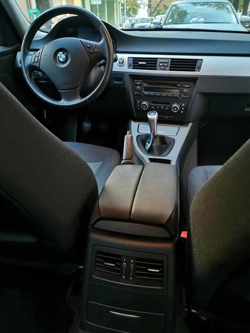 BMW 320, снимка 9 - Автомобили и джипове - 47633613