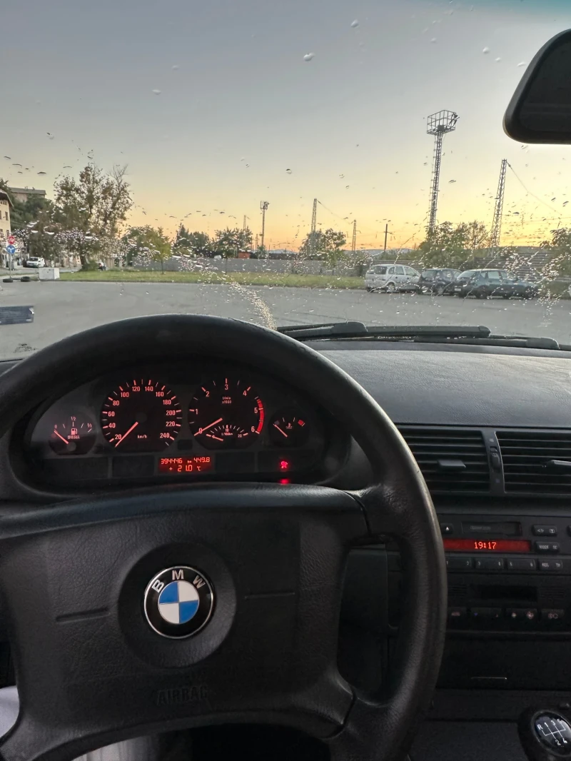 BMW 320, снимка 6 - Автомобили и джипове - 48004423