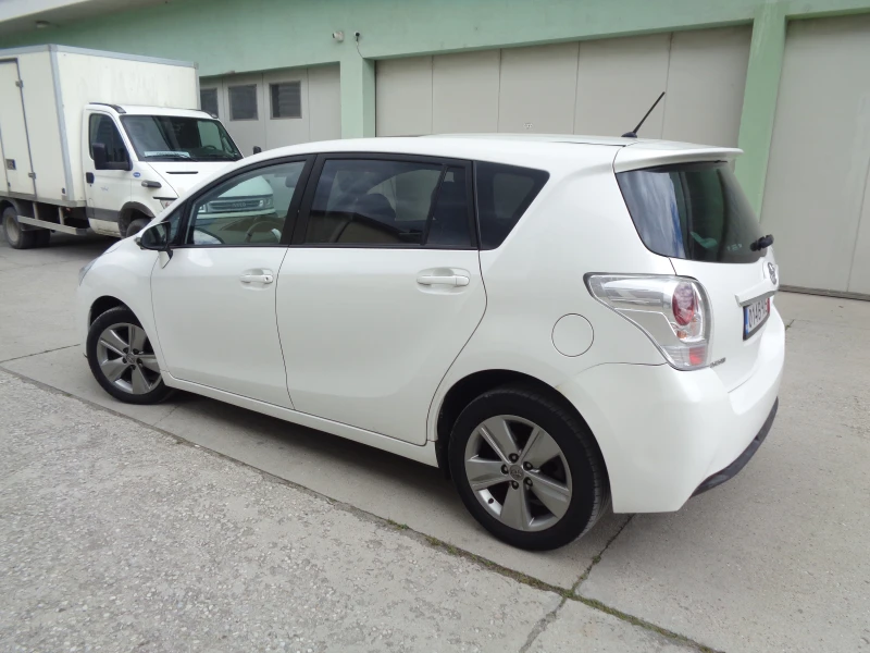 Toyota Verso 1.6D-4D-NAVI-PANORAMA-KOJA-KAMERA, снимка 3 - Автомобили и джипове - 50487182