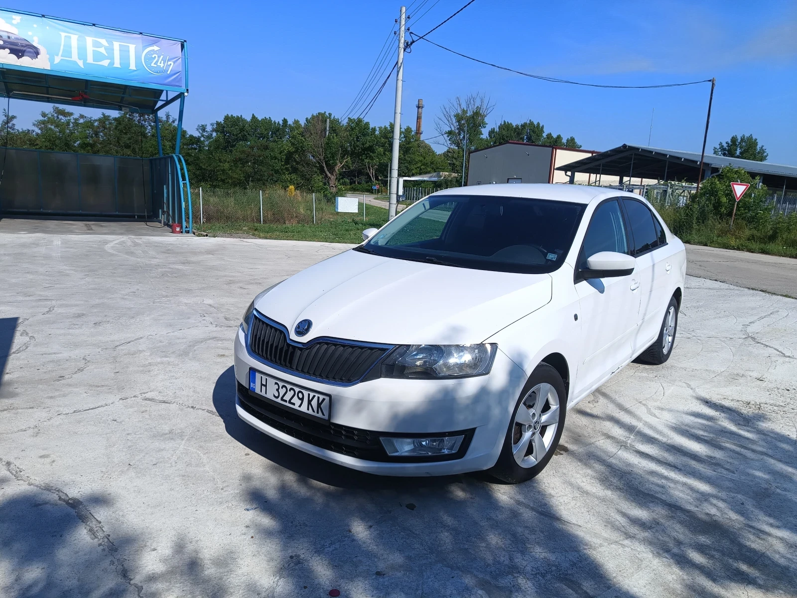 Skoda Rapid Шкода Рапид 1.6 Дизел във отлично състояние  - изображение 2