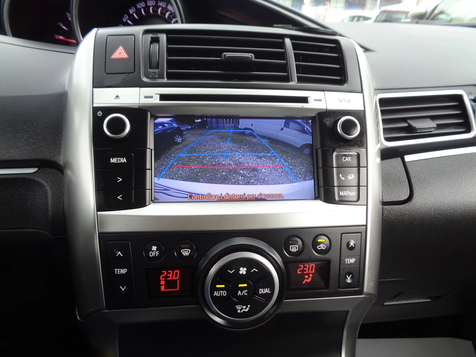 Toyota Verso 1.6D-4D-NAVI-PANORAMA-KOJA-KAMERA | Mobile.bg — изображение 17