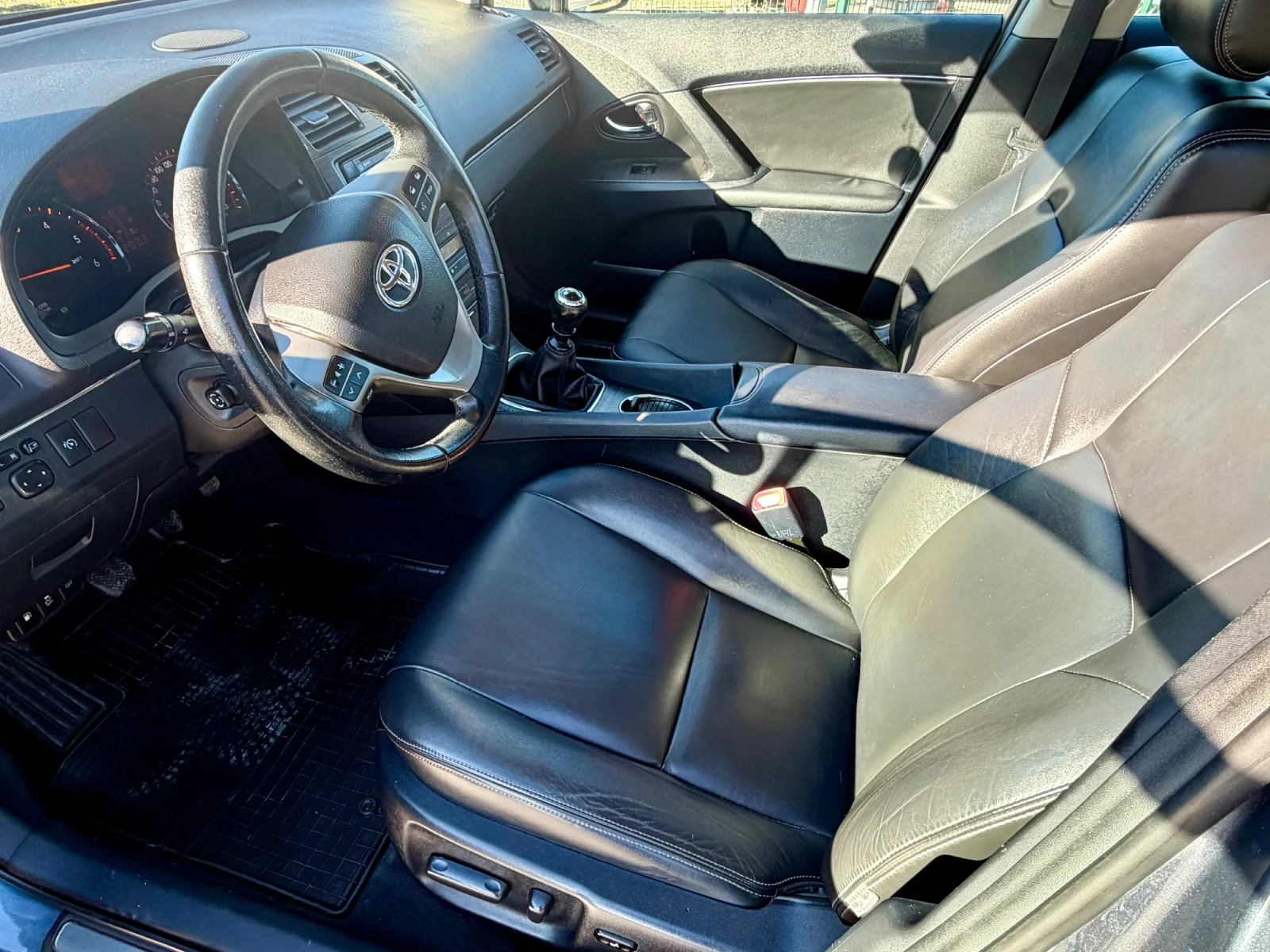 Toyota Avensis 2.0D4D NAVI KAMERA - изображение 8