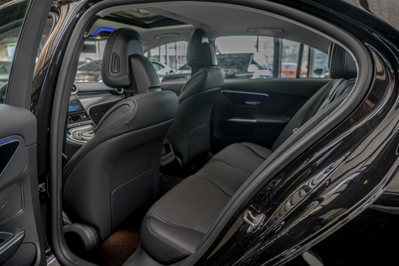 Mercedes-Benz C 200 d/Подгрев/Шибедах/Ambient/MBUX, снимка 9 - Автомобили и джипове - 53998624