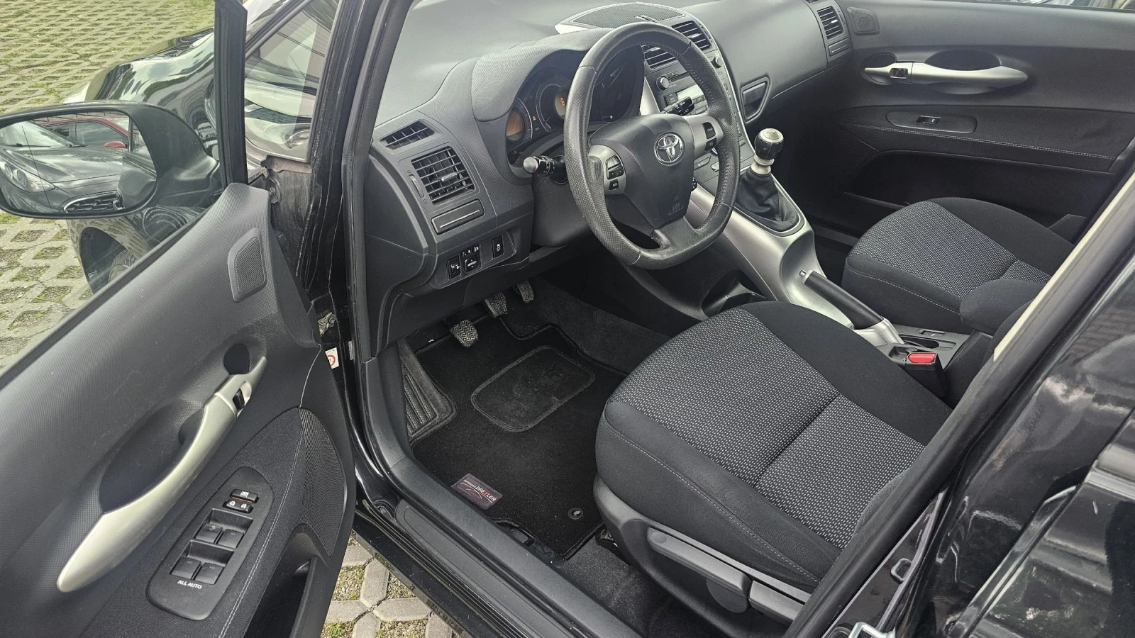 Toyota Auris 1.6 FACELIFT 132k.c. 6 �������� | Mobile.bg � ����������� 10