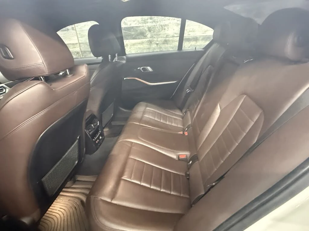 BMW 330 i xDrive* M-Sport* HARMAN KARDON* DISTRONIC* 360* , снимка 15 - Автомобили и джипове - 54629066