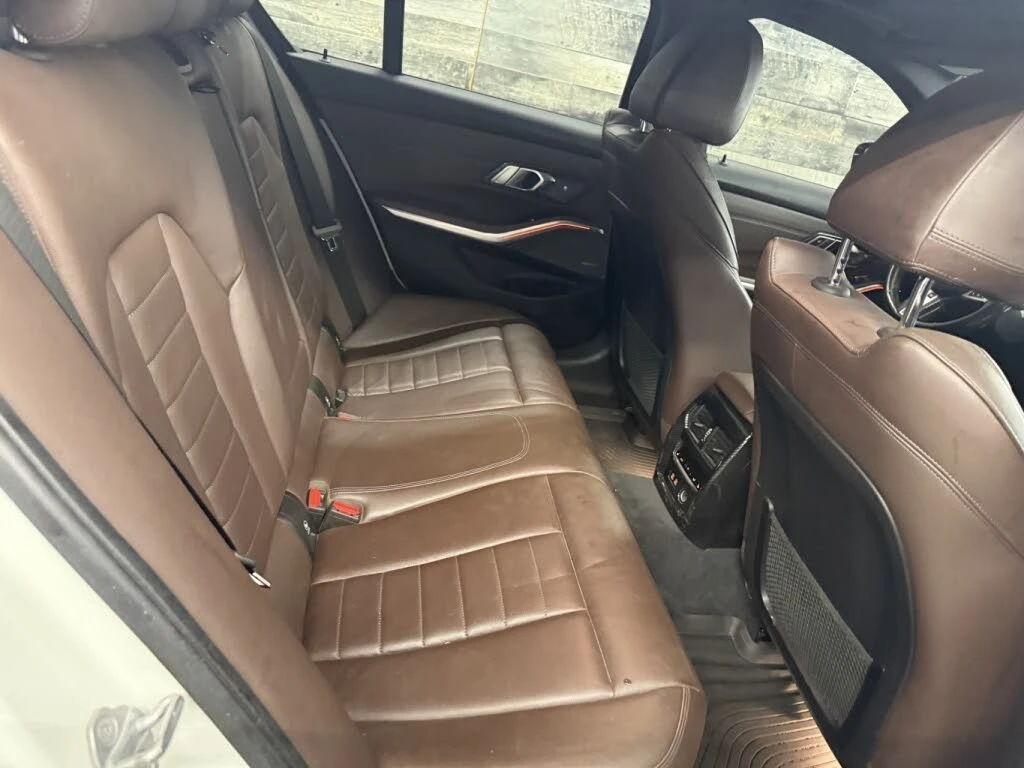 BMW 330 i xDrive* M-Sport* HARMAN KARDON* DISTRONIC* 360* , снимка 14 - Автомобили и джипове - 54629066