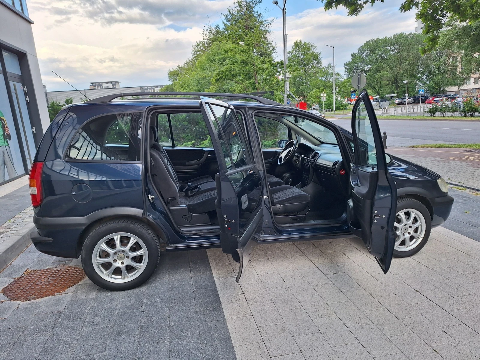 Opel Zafira 2.0 tdi, снимка 9 - Автомобили и джипове - 54810605
