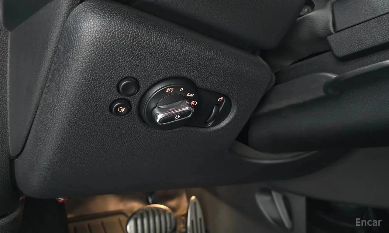 Mini Cooper  JCW Delaney Edition/КОЖА/ПОДГРЕВ/ХЕДЪП/, снимка 16 - Автомобили и джипове - 56099776