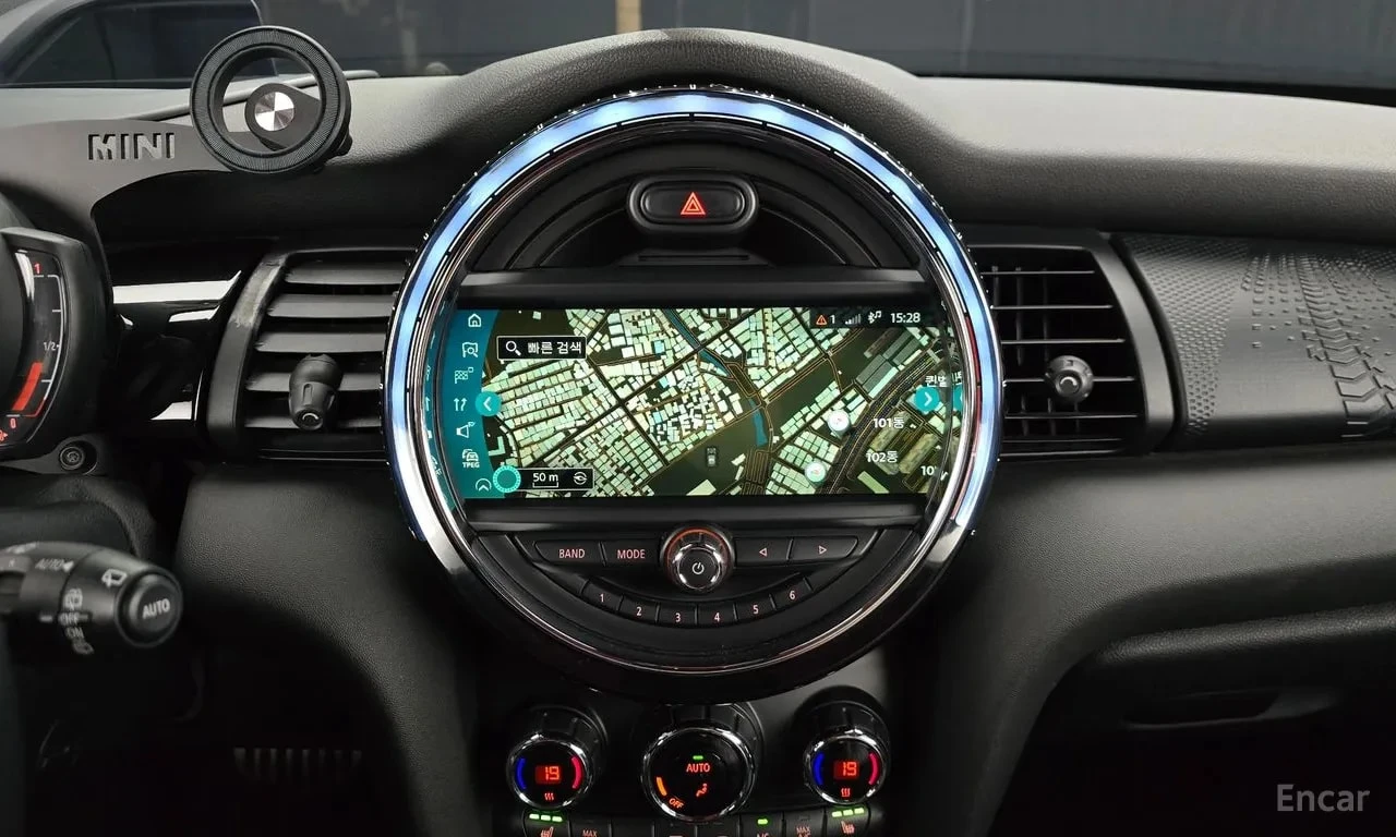 Mini Cooper  JCW Delaney Edition/КОЖА/ПОДГРЕВ/ХЕДЪП/, снимка 13 - Автомобили и джипове - 56099776