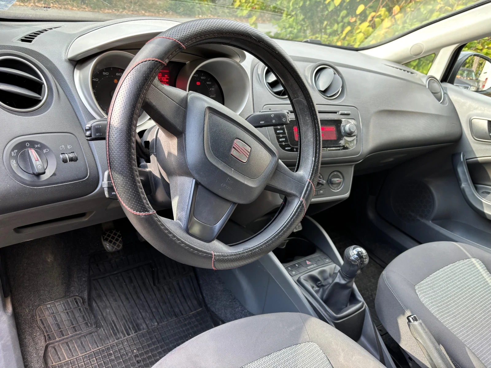 Seat Ibiza, снимка 9 - Автомобили и джипове - 56273622
