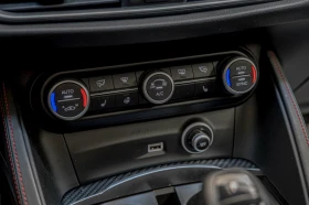 Alfa Romeo Stelvio 2.9 BiTurbo Q4/AWD/Carbon/Harman Kardon/Камера, снимка 12 - Автомобили и джипове - 53671385