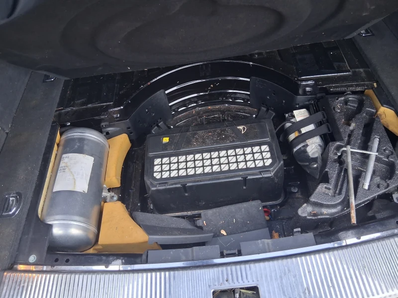 VW Touareg 3.0 TDI R-Line, снимка 11 - Автомобили и джипове - 52898022