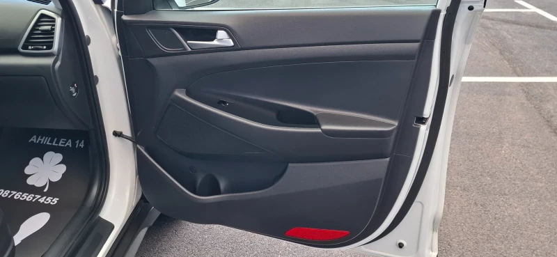 Hyundai Tucson 2.0 184kc Automat Line asist DistronicXenon Led, снимка 10 - Автомобили и джипове - 52966054
