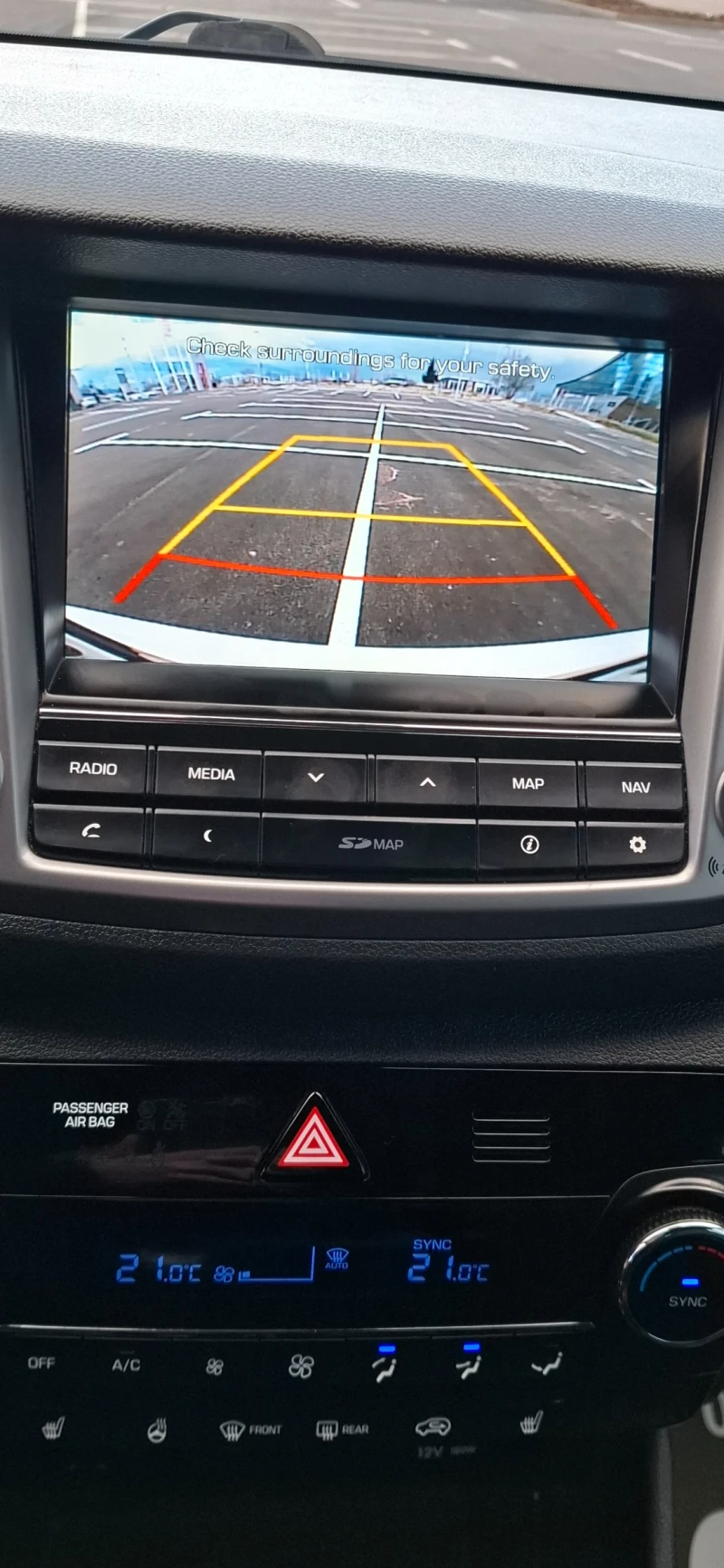 Hyundai Tucson 2.0 184kc Automat Line asist DistronicXenon Led, снимка 17 - Автомобили и джипове - 52966054