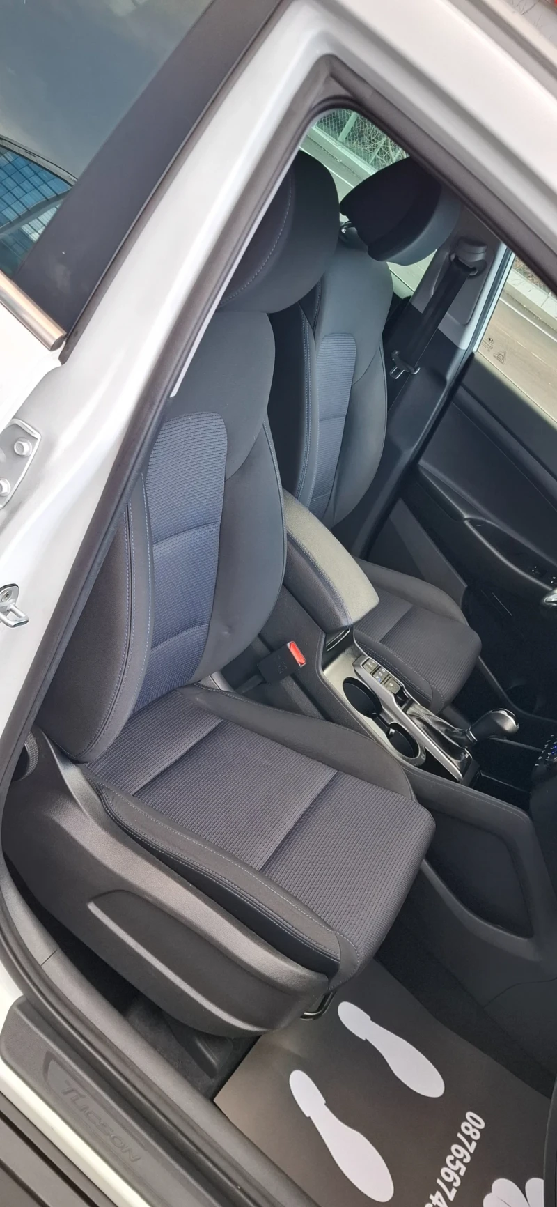 Hyundai Tucson 2.0 184kc Automat Line asist DistronicXenon Led, снимка 9 - Автомобили и джипове - 52966054