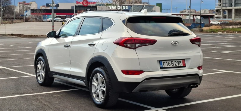 Hyundai Tucson 2.0 184kc Automat Line asist DistronicXenon Led, снимка 5 - Автомобили и джипове - 52966054
