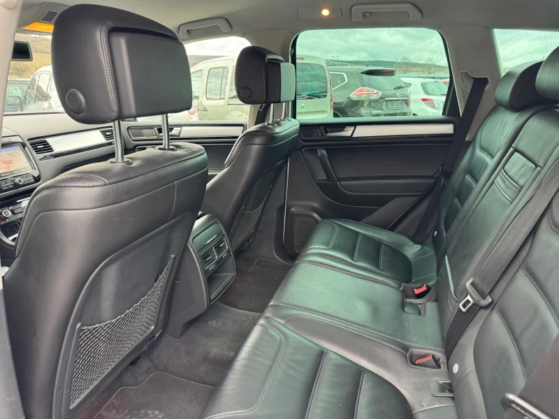 VW Touareg 3.0 TDi / LED / Navi , снимка 11 - Автомобили и джипове - 53418197