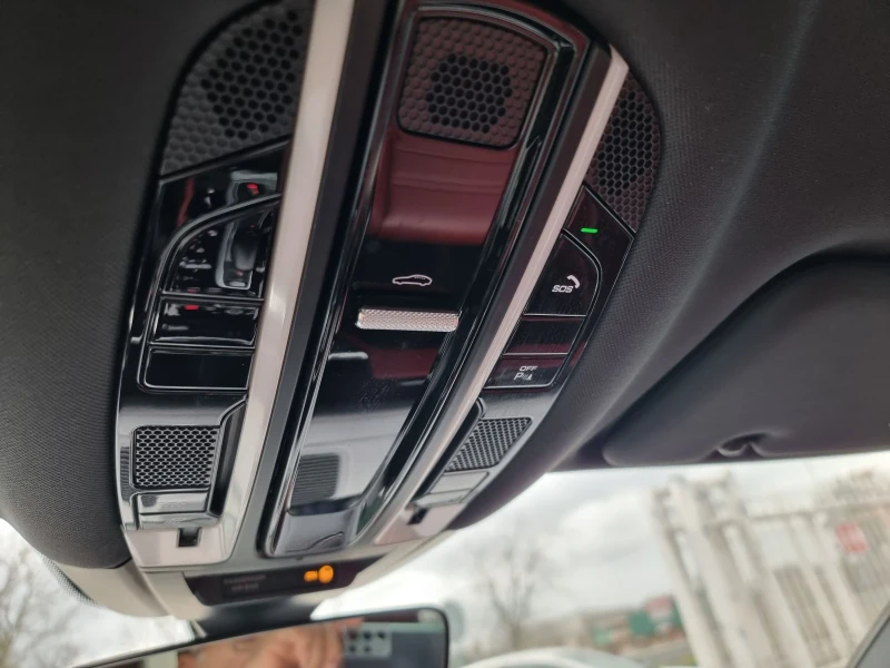 Porsche Cayenne  E-Hybrid, снимка 15 - Автомобили и джипове - 53504359