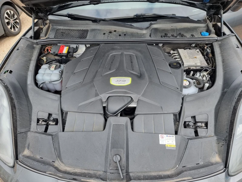 Porsche Cayenne  E-Hybrid, снимка 11 - Автомобили и джипове - 53504359