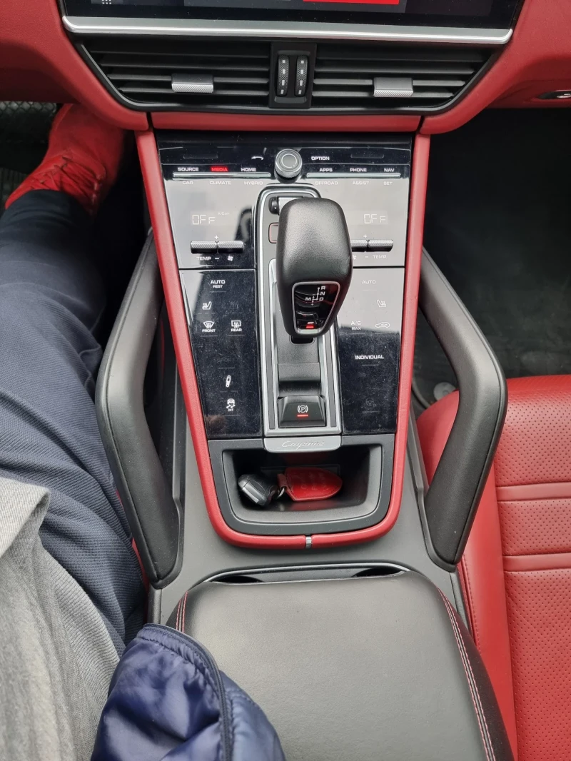 Porsche Cayenne  E-Hybrid, снимка 13 - Автомобили и джипове - 53504359