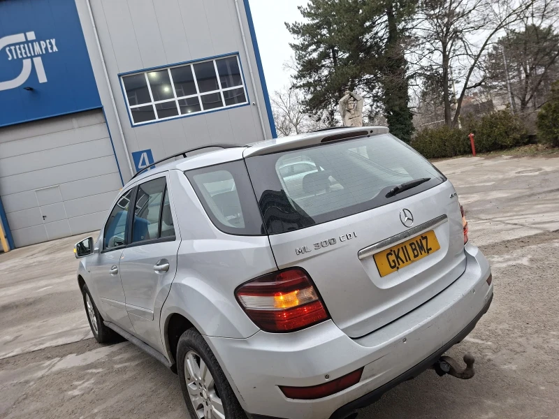 Mercedes-Benz ML 300 ДесенВолан, снимка 4 - Автомобили и джипове - 53564667