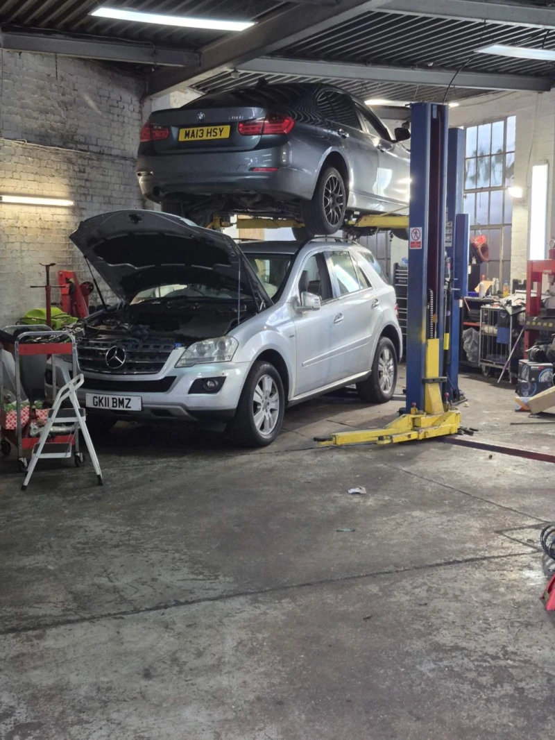 Mercedes-Benz ML 300 ДесенВолан, снимка 12 - Автомобили и джипове - 53564667