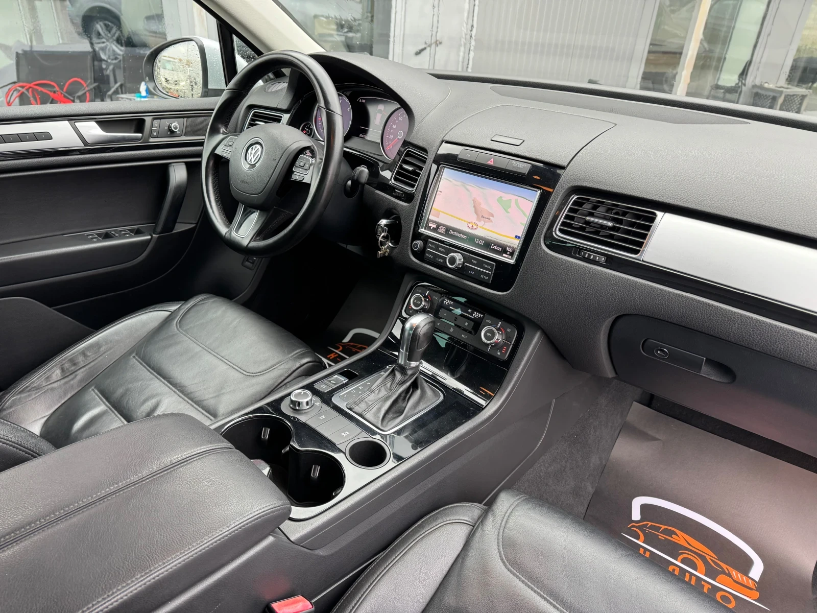VW Touareg 3.0 TDi / LED / Navi  - изображение 8