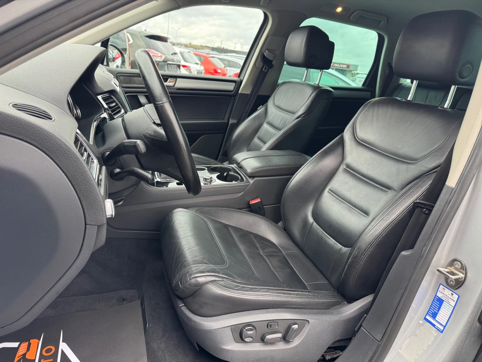 VW Touareg 3.0 TDi / LED / Navi  - изображение 6